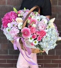 Композиция солнечный день в Крутинке Цветочная композиция из Розы, Хризантемы, Пионы и Лизиантусы в корзине в Крутинке