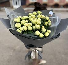Букет Белые кустовые розы Солинеро в Крутинке