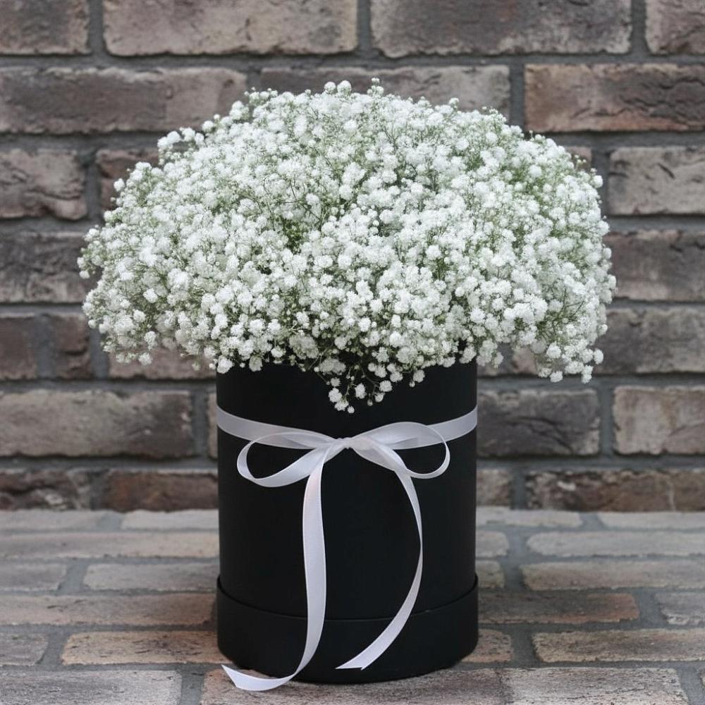 Цветочная композиция из Гипсофила в шляпной коробке в Крутинке