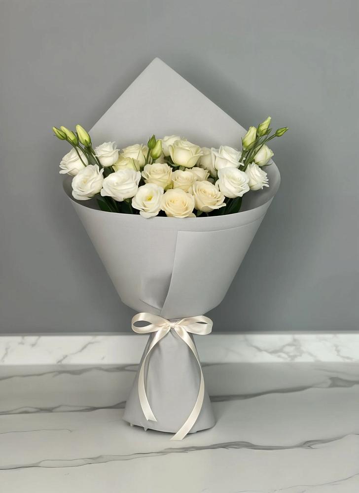 Букет цветов из: Розы и Лизиантусы в Крутинке