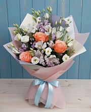 Букет цветов из:  Лизиантусы, Розы, Альстромерии и Гипсофила в Крутинке