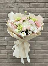 Букет цветов из:  Гвоздики, Розы, Лизиантусы и Хризантемы в Крутинке