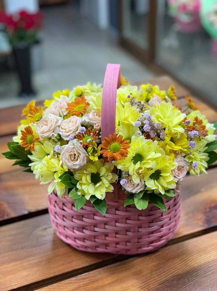 Цветочная композиция из Хризантемы и Розы в корзине в Крутинке