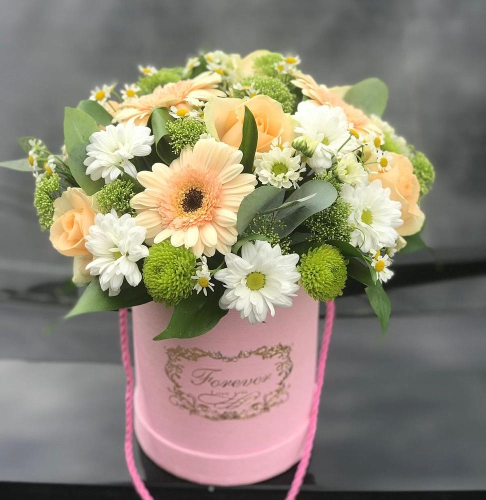 Цветочная композиция из Розы, Герберы и Хризантемы в шляпной коробке в Крутинке