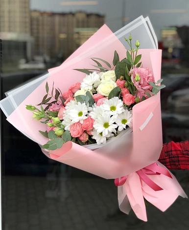 Букет цветов из: Розы, Лизиантусы и Хризантемы в Крутинке