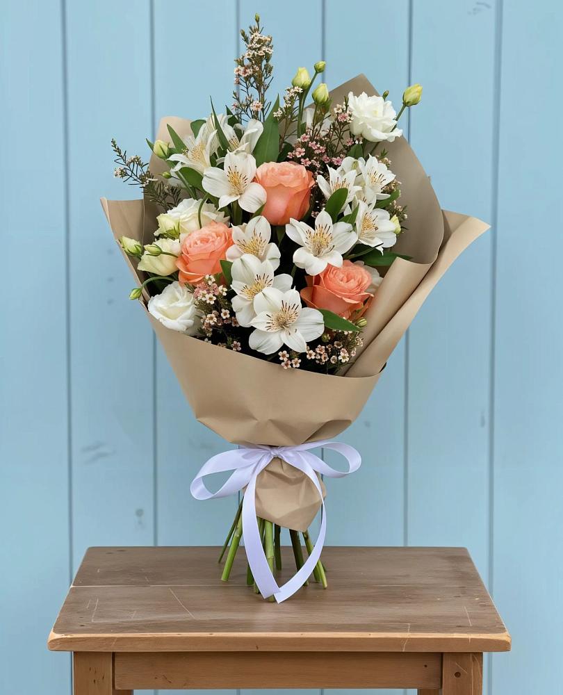 Букет цветов из: Альстромерии, Лизиантусы, Розы и Хризантемы в Крутинке