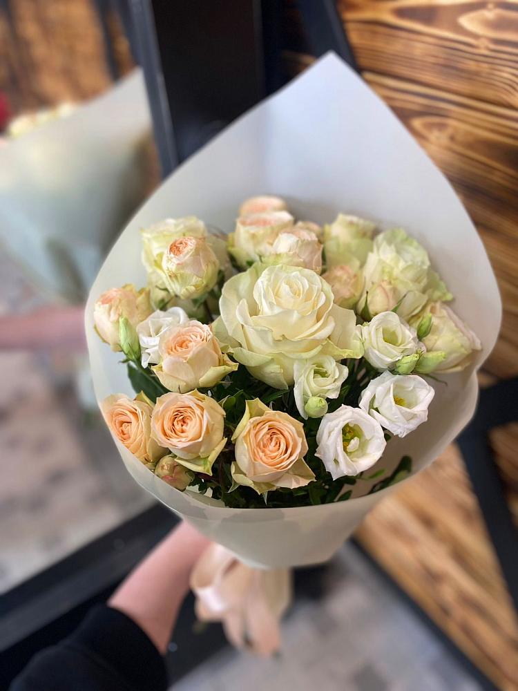 Букет цветов из: Розы и Лизиантусы в Крутинке